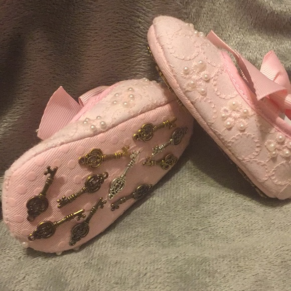 Pink personalized Alice/Wonderland inspired shoes - Picture 2 of 2